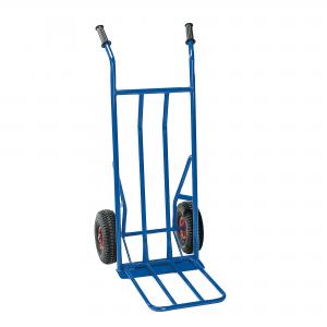 Niebieski wózek magazynowy o kołach pneumatycznych